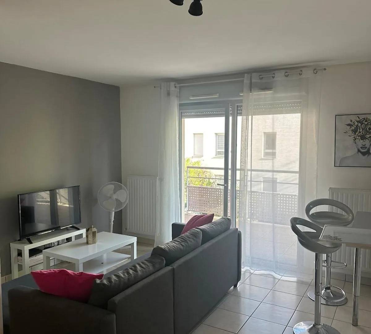 Beautiful Apartment With Terrace 보-앙-벨랭